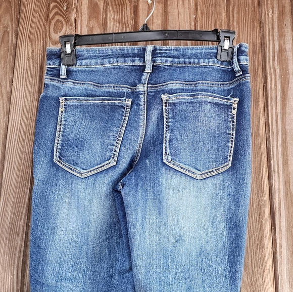 Maurices Ladies Cropped Jeans - Picture 4 of 7